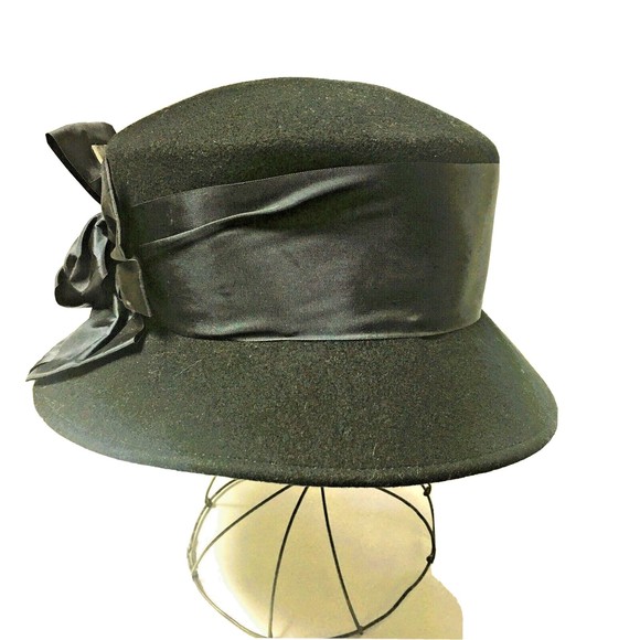 Vintage 1920s Flapper Style Hat 100% wool Black Ribbon Detail Betmar New York - Picture 2 of 9
